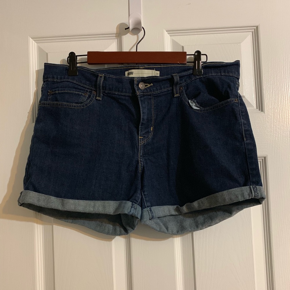 Levi’s dark blue shorts
